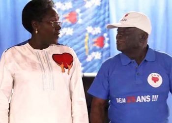 Nicole Assélé, à droite, a été chassée du CLR par son père et président du parti