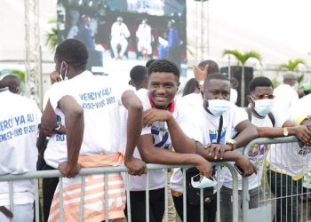 Les jeunes librevillois ont été payés à 5000 FCFA pour assister au 54e anniversaire du PDG