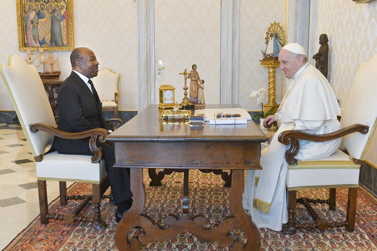 Ali Bongo et le Pape François lors de leur entretien