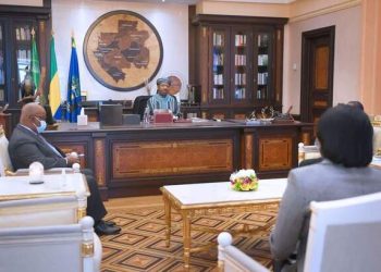 Ali Bongo Ondimba et le Premier ministre Ossouka Raponda parlent de diplomatie