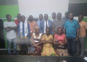 Les journalistes de TéléAfrica avec des salaires impayés depuis 4 mois ont reçu l'association des médias de la paix