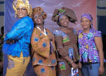 Les cheminotes de la Setrag célèbrent la Journée nationale de la femme sous le label foulard attaché