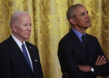 L'ancien président Barack Obama fait son retour à la Maison blanche pour l’Obamacare