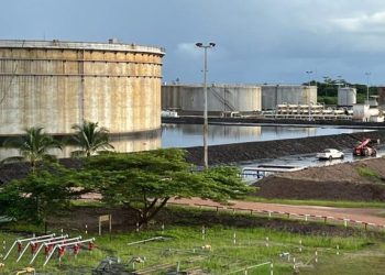 Déversement de 556 000 barils de pétrole hors d'un tankdestockage de Perenco par accident au Cap Lopez