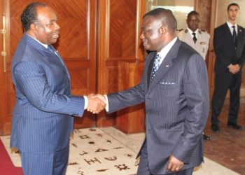 Léon Nzouba, à droite, haut-commissaire de la République, accusé de corruption