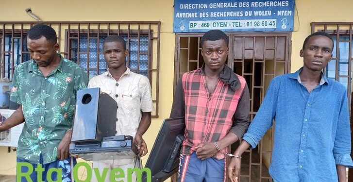 Les quatre jeunes malfrats d'Oyem que la DGR a arrêtés dans leur course