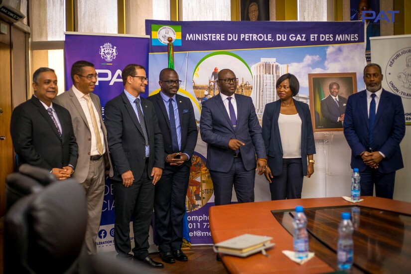 Les responsables des entreprises minières ayant obtenu les permis de la part du ministre des Mines Elvis Ossindji 