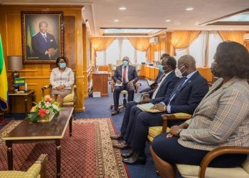 Sucaf-Gabon à la conquête du marché de la sous-région selon le directeur général de cette entreprise Chrisos Longho au Premier ministre, Rose Christiane Ossouka Raponda ce 17 mai 2022.