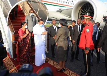 Arrivée du vice-président indien Venkaiah Naidu au Gabon pour une visite de travail de trois jours