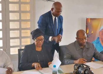 La signature du mémorandum pour des élections crédibles par l'opposition gabonaise, Paulette Missambo et Barro Chambrier le 31 mai au siège de l'UN