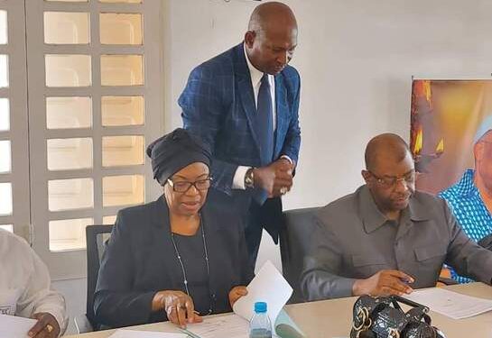 La signature du mémorandum pour des élections crédibles par l'opposition gabonaise, Paulette Missambo et Barro Chambrier le 31 mai au siège de l'UN