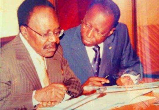 Charles Mba à droite avec le feu président Omar Bongo, l'invité d'Ali Bongo