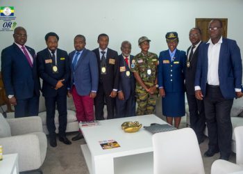 Les juges de Paix de la Conacce Chaplains Gabon chez le ministre du Commerce et des PME Yves Fernand Manfoumbi