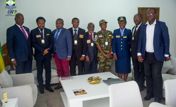 Les juges de Paix de la Conacce Chaplains Gabon chez le ministre du Commerce et des PME Yves Fernand Manfoumbi