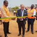 Le beau geste de la SNi, coupure du ruban de livraison par le maire d'Akanda, Yvon Patrick Rombogouera, en présence du DG de la SNI Herman Kamonomono