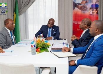 Yves Fernand Manfoumbi devise avec les responsables de Simpex et Ceca Gadis pour atténuer les effets de la vie chère via les produits Made in Gabon