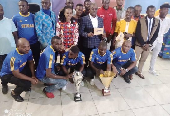 Les sportifs champions de la Setrag avec le directeur général Christian Magni