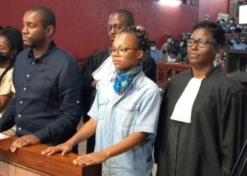 Ike Ngouoni Alila Oyouomi à l'extrême gauche condamné à 8 ans de prison avec une amende de 5 milliards de FCFA