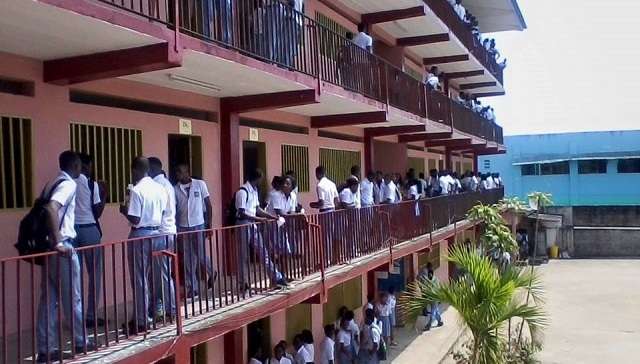 Le ministère de l'éducation va procéder au contrôle contre les frais exorbitants