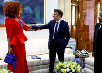 Le couple présidentiel camerounais Paul et Chantal Biya avec Emmanuel Macron au palais Etoudi