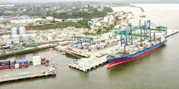 Ici, Owendo minéral port (OMP-GSEZ) à Owend