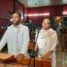 Ike Ngouoni Alila Oyouomi, à gauche, devant la cour criminelle spéciale pour détournent de fonds publics