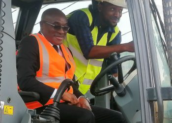 Le ministre de l'habitat et l'Urbanisme Olivier Nang Ekomiye lors du lancement du PAAP en même temps que l'inauguration de l'antenne SNI de Bikélé