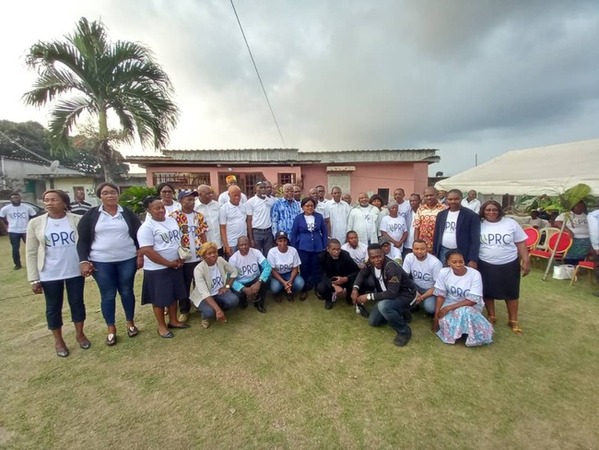 Quelques responsables du parti PRC, les responsables de structures de base à Nzeng-Ayong dans le 6e arrondissement de Libreville