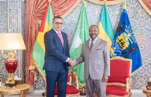 Ali Bongo Ondimba à gauche recevant son homologue de Sao-Tomé et Principe Carlos Vila Nova