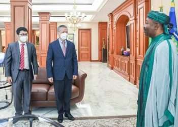 M. Quian Rong PDG AVIC-INTL et le président Ali Bongo Ondimba
