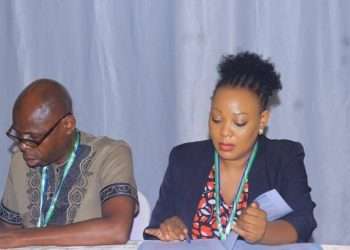 Judith Lekogo à droite estime que la femme à la tête du pays est responsable du chaos au Gabon