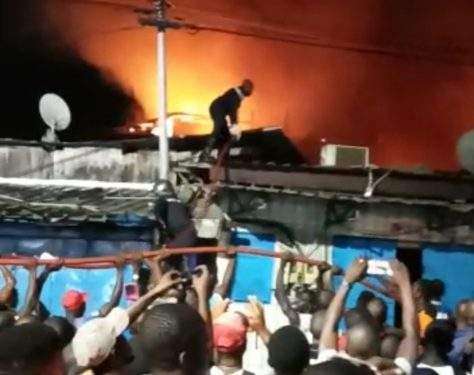 Le grave incendie ravageur de plusieurs magasins au Carrefour Léon Mba