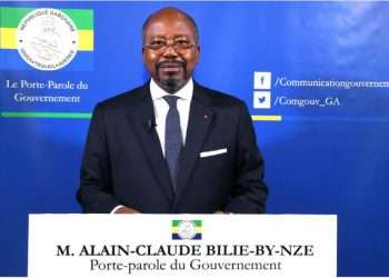 Le porte-parole du Gouvernement Alain Claude Bilie-By-Nze lisant le Communiqué final du Conseil des ministres