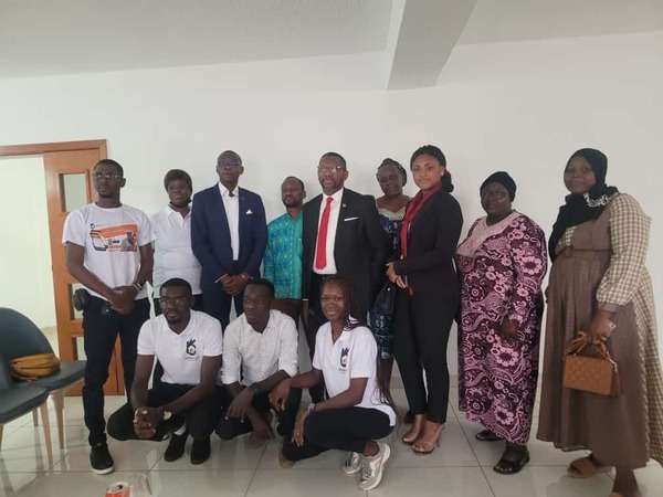 La photo de famille de l'équipe Immodem et les partenaires 