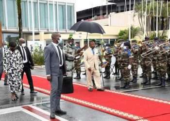 Le président Ali Bongo lors de son départ pour un séjour de trois jours à Port-Gentil