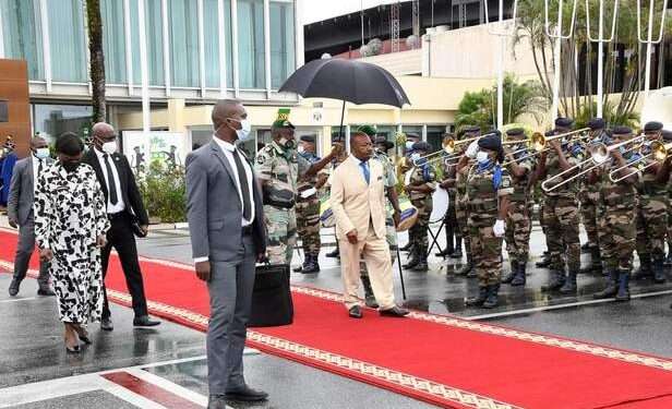 Le président Ali Bongo lors de son départ pour un séjour de trois jours à Port-Gentil