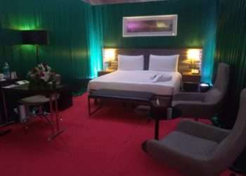 Chambre standard du Radisson Blu exposée pour la Journée mondiale du Tourisme