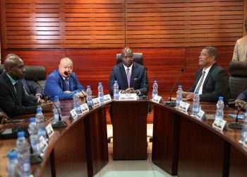 Le ministre Yves Fernand Manfoumbi à la Comilog pour la signature des Conventions entre la Comilog et les établissements de Microfinance pour appuyer les PME