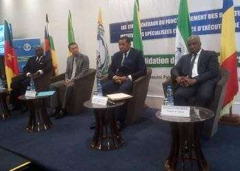 Le Pr Daniel Ona Ondo 2e de la droite vers la gauche qui a reçu les recommandations de la fusion CEEAC et CEMAC