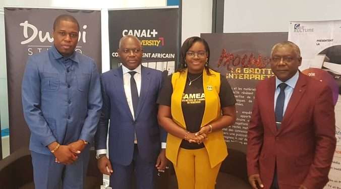 Les membres du comité d'organisation du Salon des métiers de l'audiovisuel et du numérique avec Jennifer Mayombo, la présidente en jaune