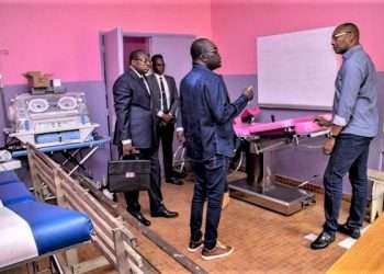 Le ministre Guy Patrick Obiang Ndong en visite des infrastructures sanitaires en réhabilitation dans le Haut-Ogooué