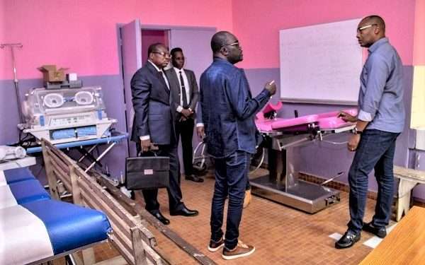 Le ministre Guy Patrick Obiang Ndong en visite des infrastructures sanitaires en réhabilitation dans le Haut-Ogooué