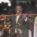William Ruto, le nouveau président du Kenya avec l'épée donnée par son prédécesseur à la prestation de serment ce jour