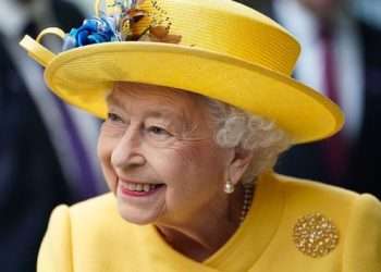 La reine Elisabeth II ici le 17 mai 2022 est placée sous surveillance médicale