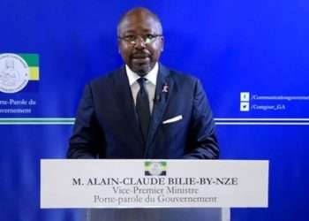 Le vice-Premier ministre, Alain-Claude Bilie By-Nze, le porte-parole du gouvernement lors de la lecture du communiqué final du Conseil des ministres du 13 octobre 2022