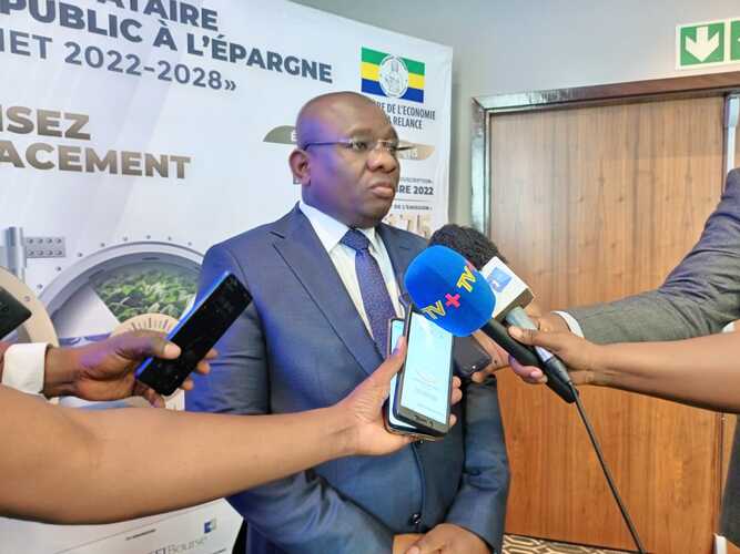 Fernand Ngoussi Mayangah, le Directeur général de la Dette expliquant la nécessité de l'emprunt obligataire 