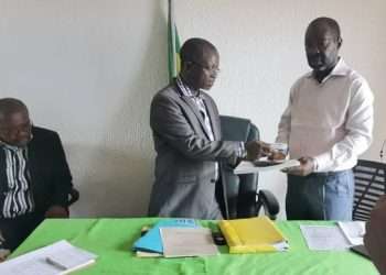 Le nouveau président du SYAML, Ebang Ndong Siméon à droite