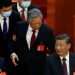 L'ancien président Hu Jintao a eu un bref échange avec Xi Jinping avant d'être escorté vers la sortie (REUTERS)