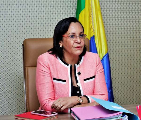 La ministre Berre qui a décidé de débusquer les fonctionnaires sécheurs du Gabon