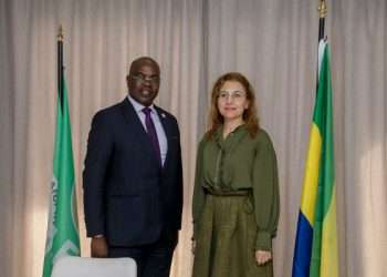 Le ministre du Commerce et des PME, Yves Fernand Manfoumbi et l'ambassadrice de Turquie, Nilufer Erdem Kaygisiz